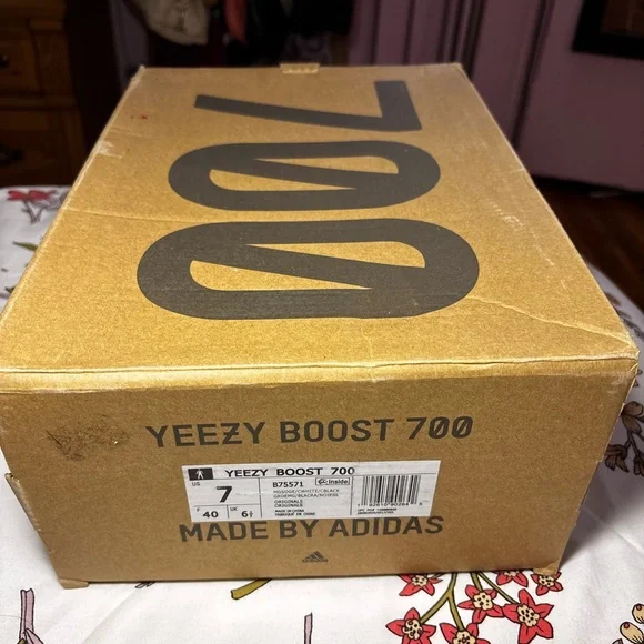 Adidas Yeezy Boost 700 Wave Runner - Picture 5 of 5